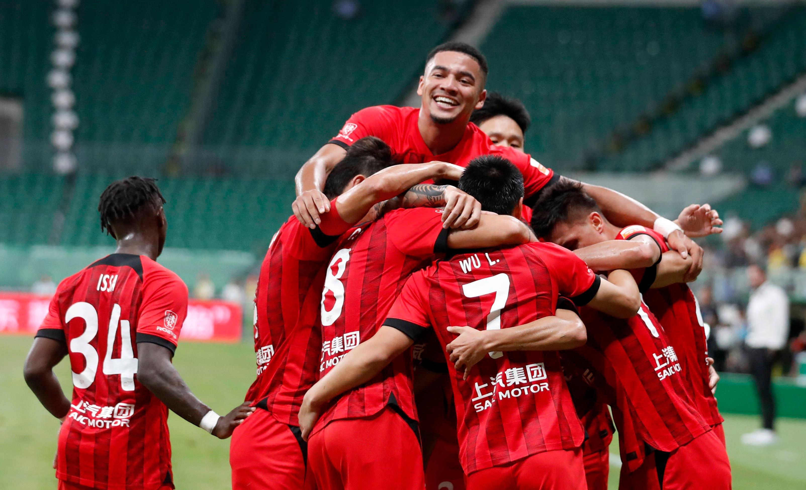 包含中超比赛胜利战报：球队士气高昂的词条