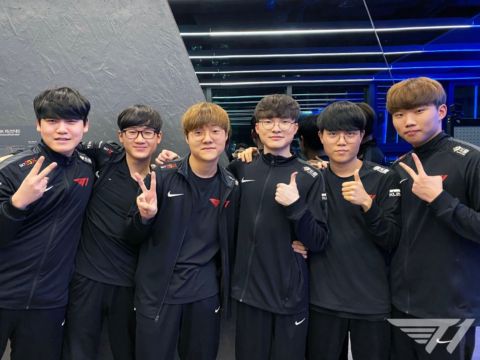 aoa体育体育直播-包含老骑士老将重回巅峰，展现出色表现的词条