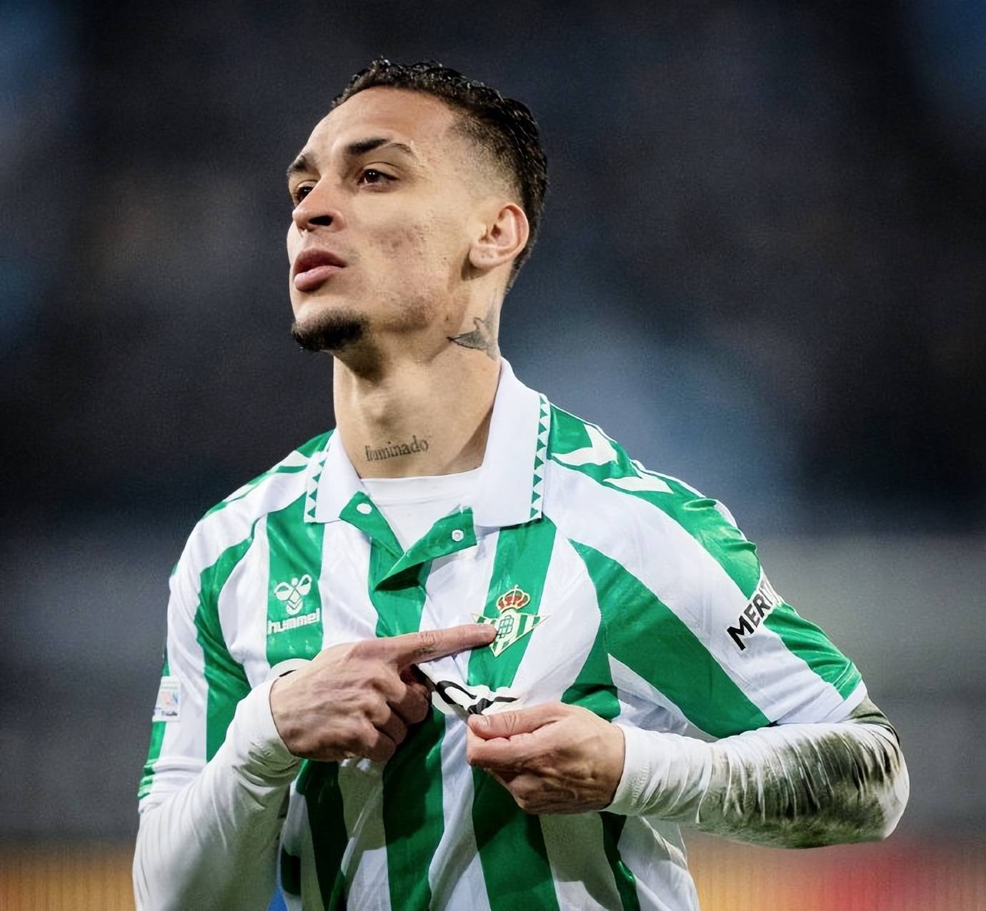 皇家贝蒂斯战胜比利亚雷亚尔，独占榜首的简单介绍