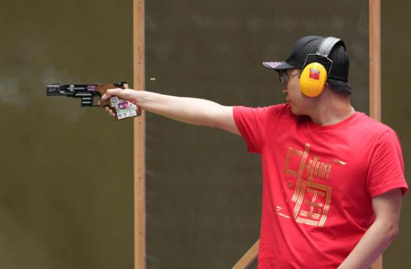 aoa体育体育官网入口-南美射击选手准确瞄准打破记录夺冠