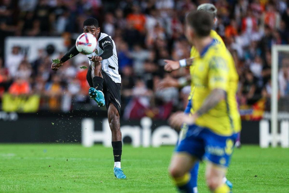 关于瓦伦西亚客场逆袭，战绩逐渐好转的信息