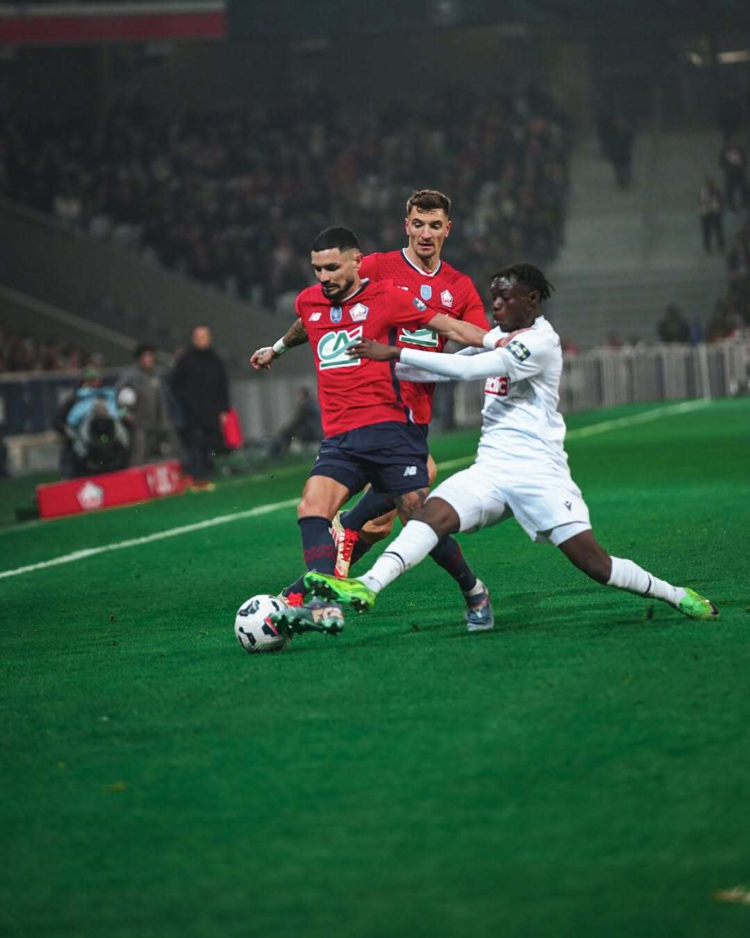 aoa体育体育入口-法国足球甲级联赛踢出激烈火花