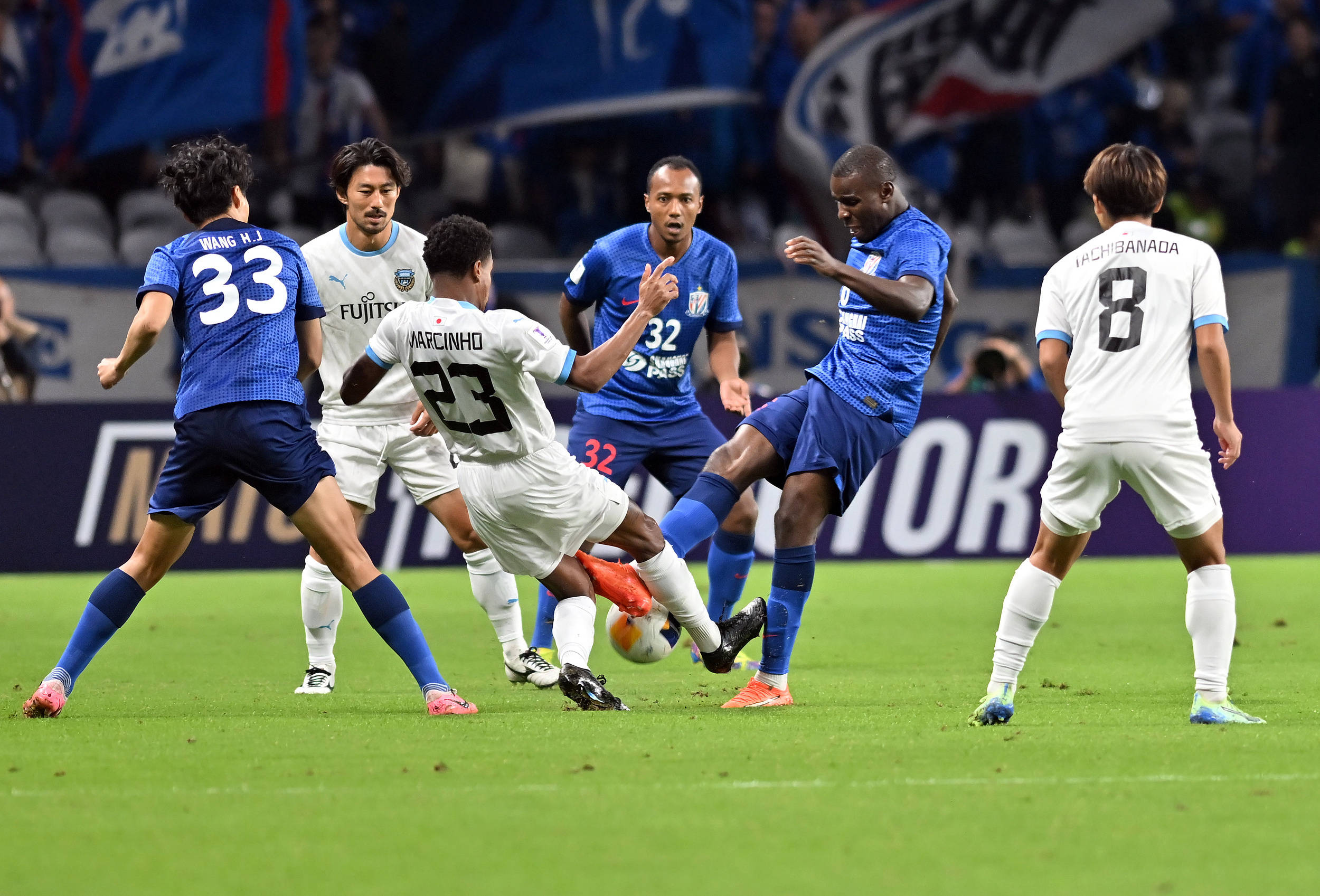 aoa体育体育官方登录入口-运动员技艺较量！足球比赛精彩回顾！