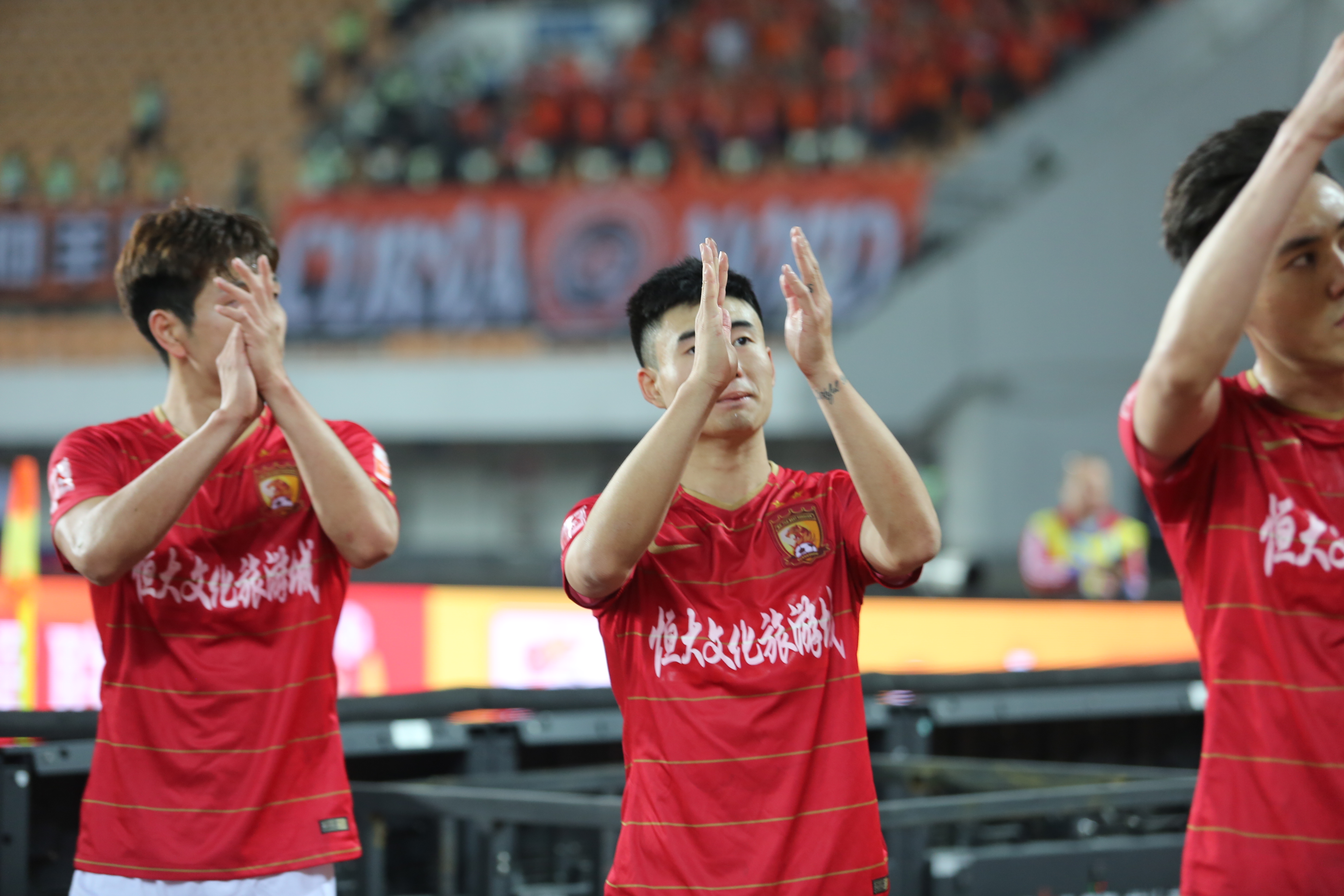 aoa体育体育链接-恒大俱乐部主场告捷，赢得连胜纪录