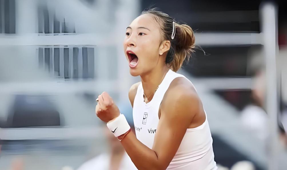 意大利足球女将备战慈善赛事 意大利足球女将备战慈善赛事