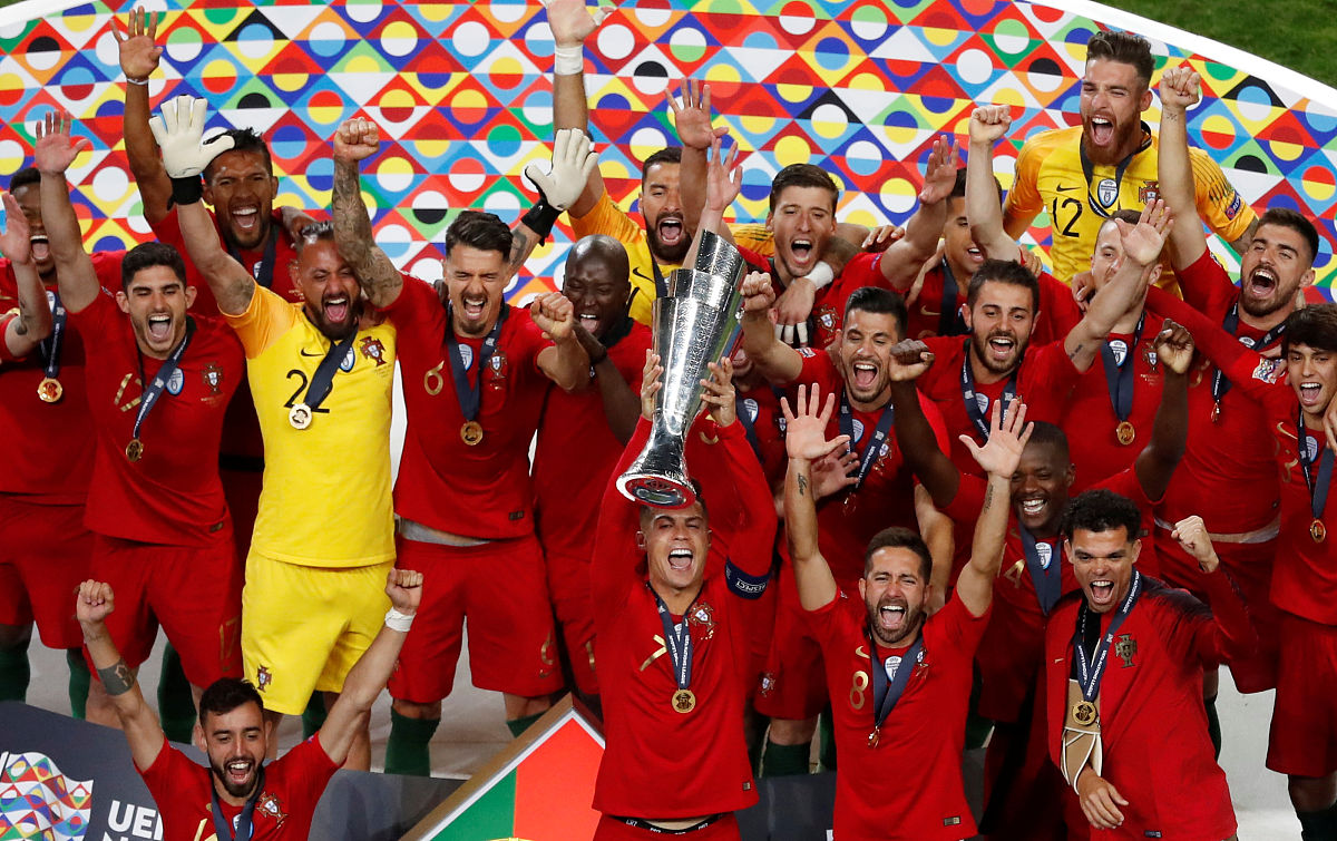 欧洲杯预选赛顶级对决，实力角逐无缝相接