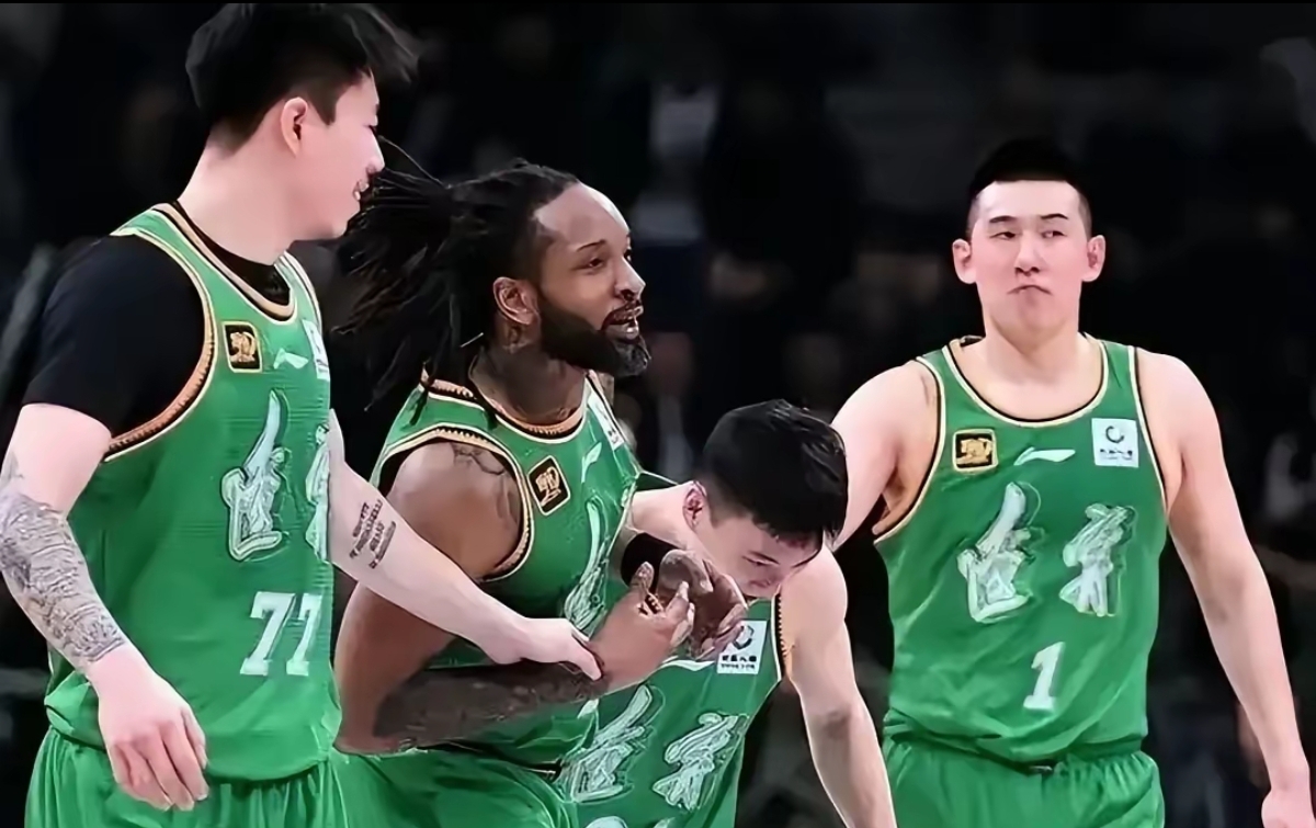 aoa体育体育官方入口-队内强力内线再添新兵，助力球队逆转胜利的简单介绍