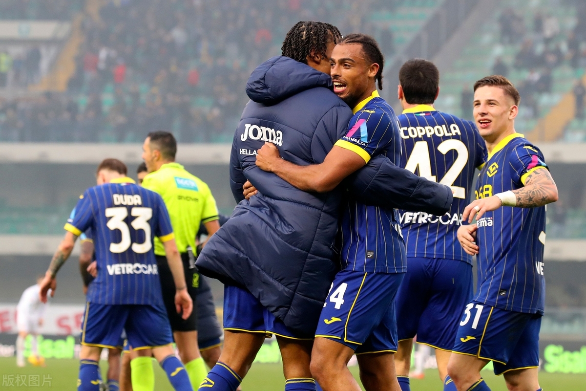 尤文图斯主场晋级欧冠,士气高涨积分领先 尤文图斯主场晋级欧冠,士气高涨积分领先