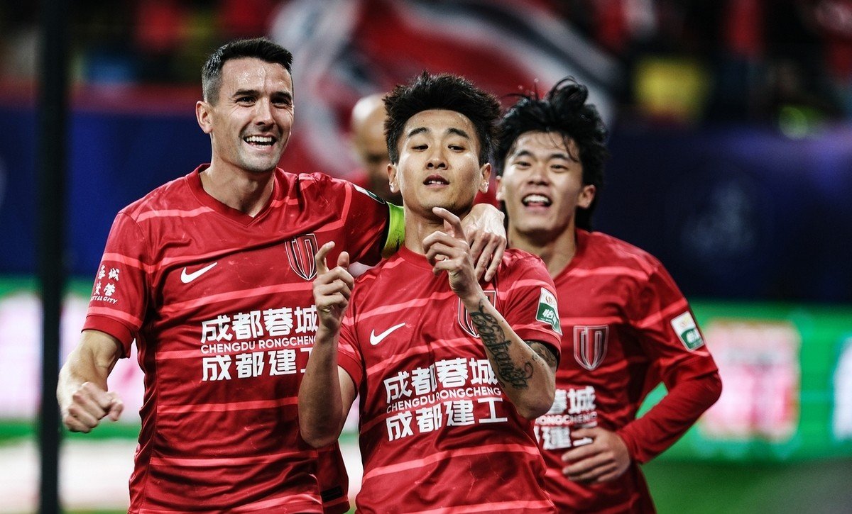 国际足坛豪门重整旗鼓，再战球场的简单介绍