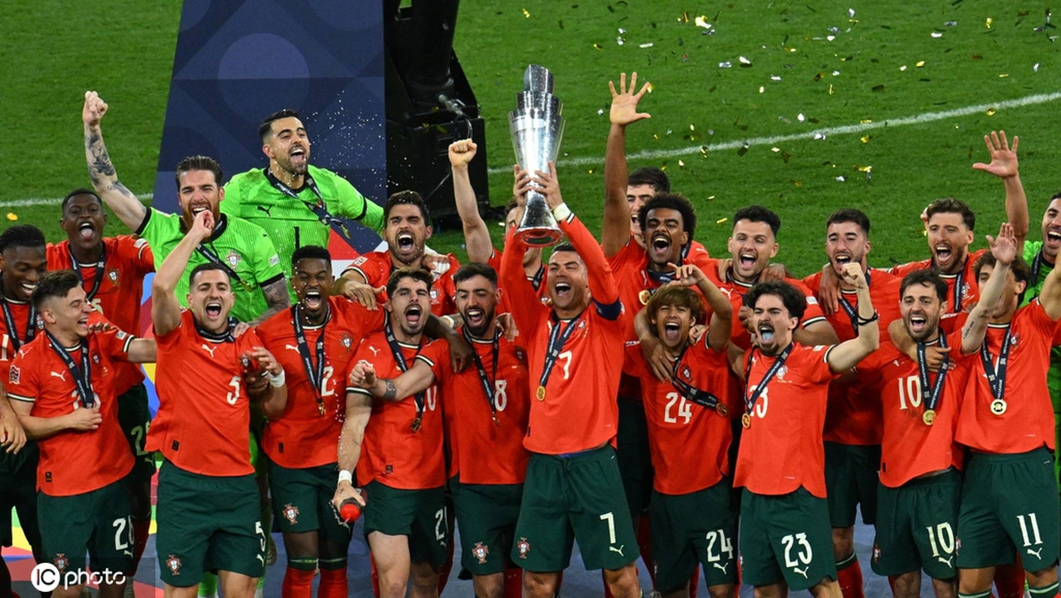 葡萄牙球队战胜比利时，晋级欧洲杯决赛