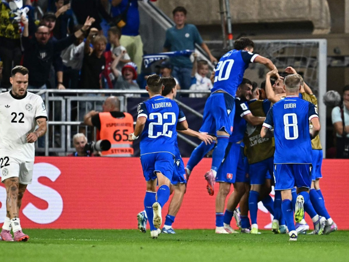 斯洛伐克队在比赛中击败对手，晋级下一轮