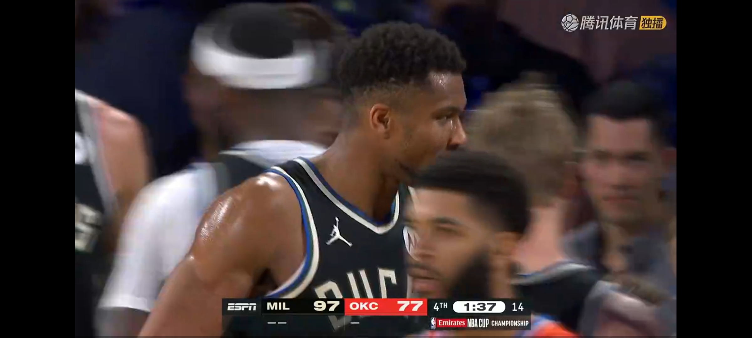 雄鹿主场击败黄蜂，继续保持不败纪录的简单介绍