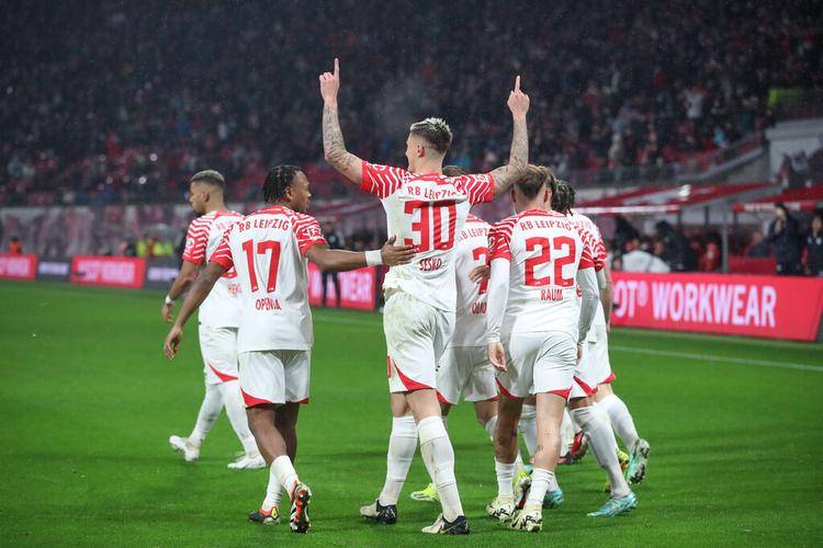 aoa体育体育官方登录入口-法兰克福队主场比赛迎来高潮的简单介绍