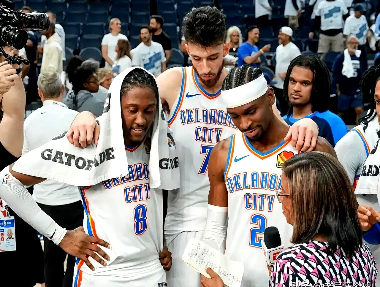 雷霆队遗憾出局,球员泪洒赛场告别 雷霆队遗憾出局,球员泪洒赛场告别