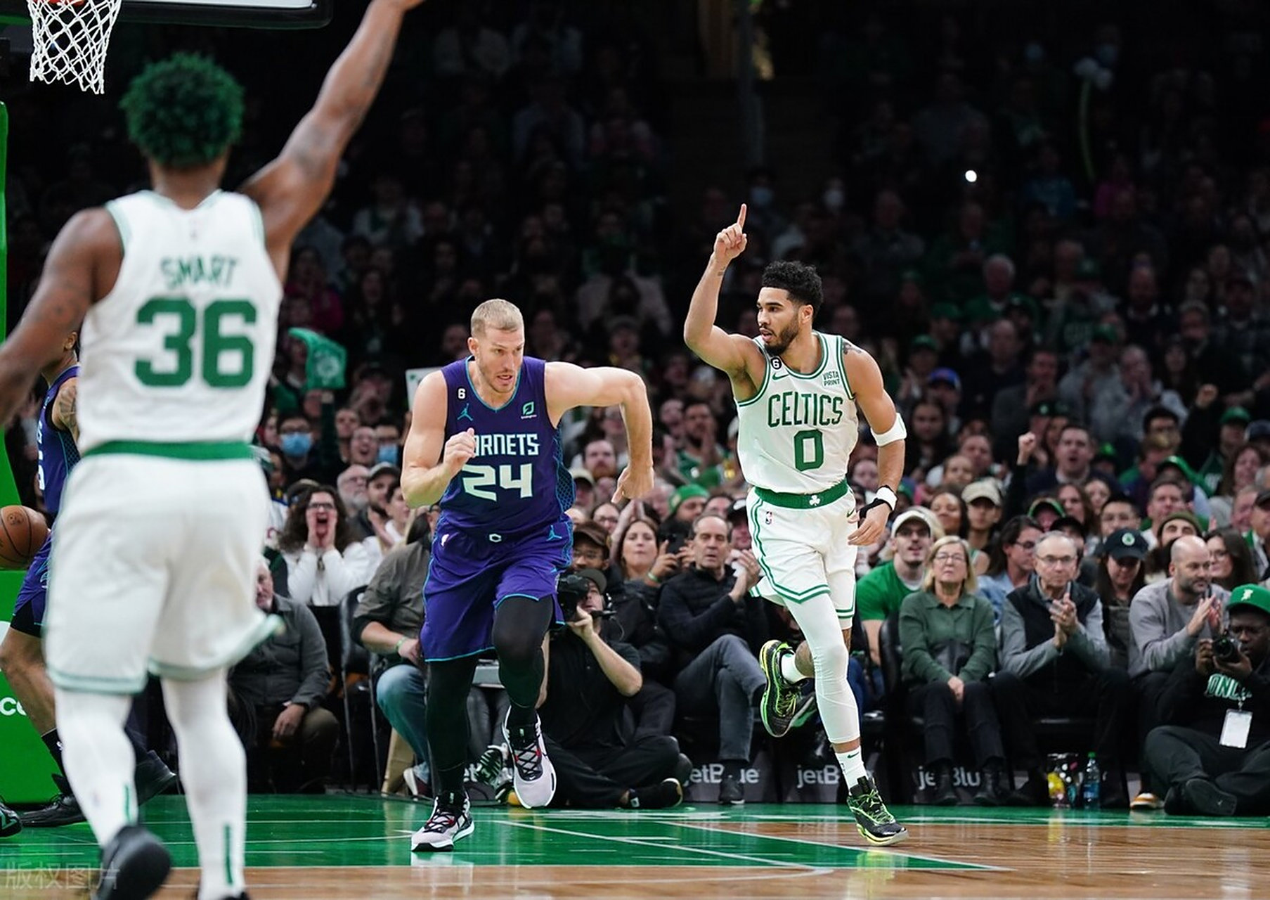 步行者客场大胜黄蜂，迎来两连胜！