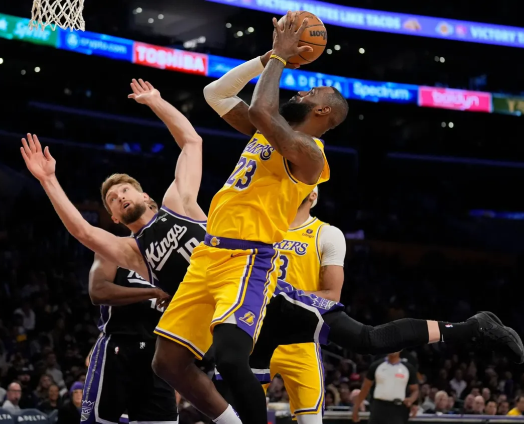 詹姆斯砍下50分逆转篮网