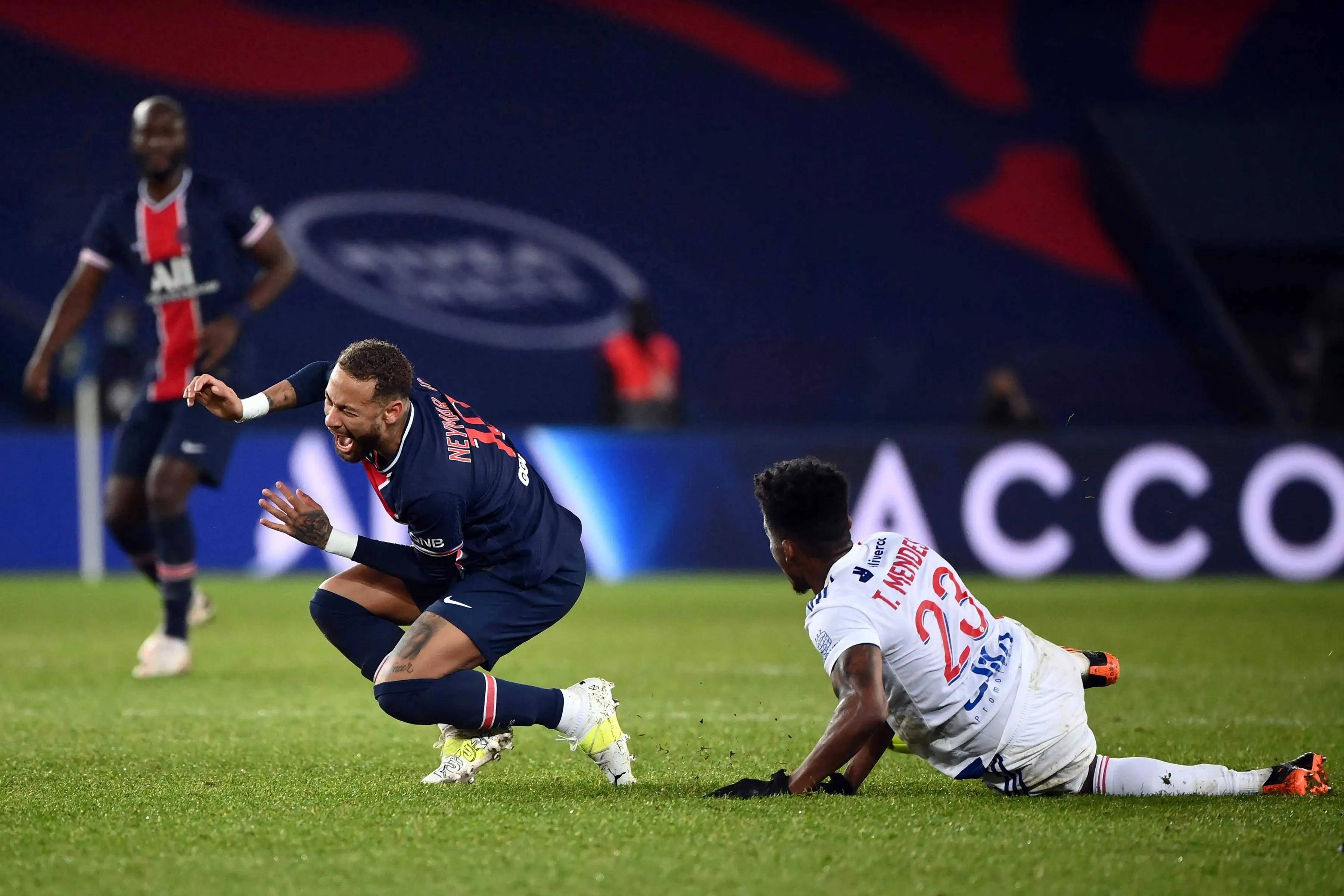 曼联主场大胜热刺，重拾联赛士气